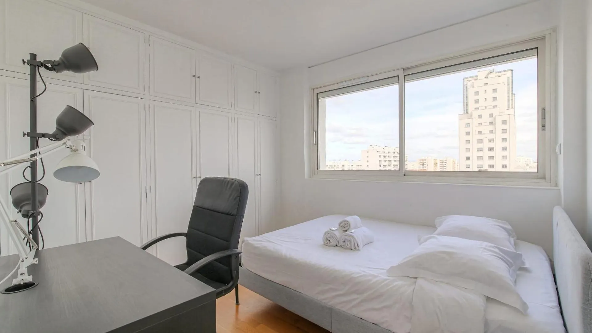 Lumineux Et Calme Avec Parking Gratuit Apartment Villeurbanne