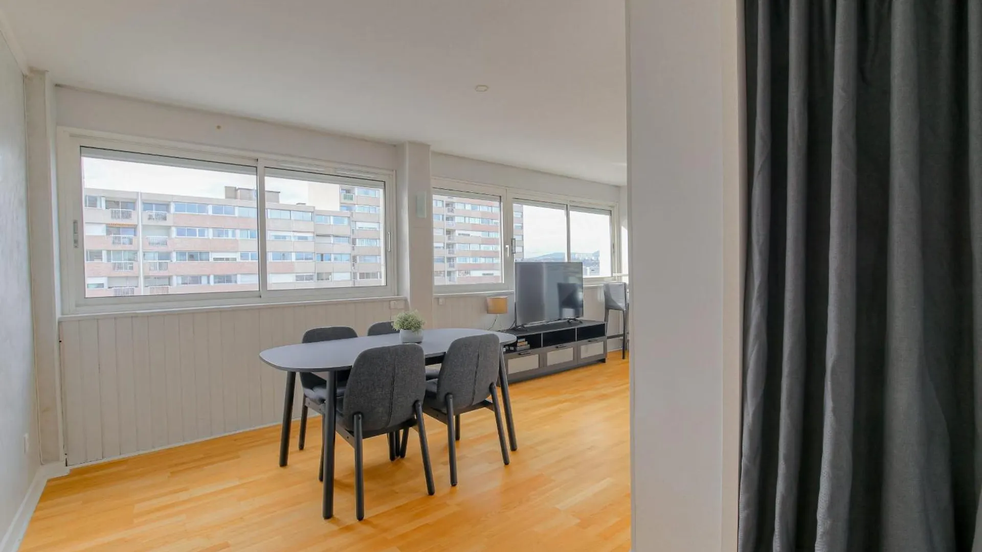 Lumineux Et Calme Avec Parking Gratuit Apartment Villeurbanne France