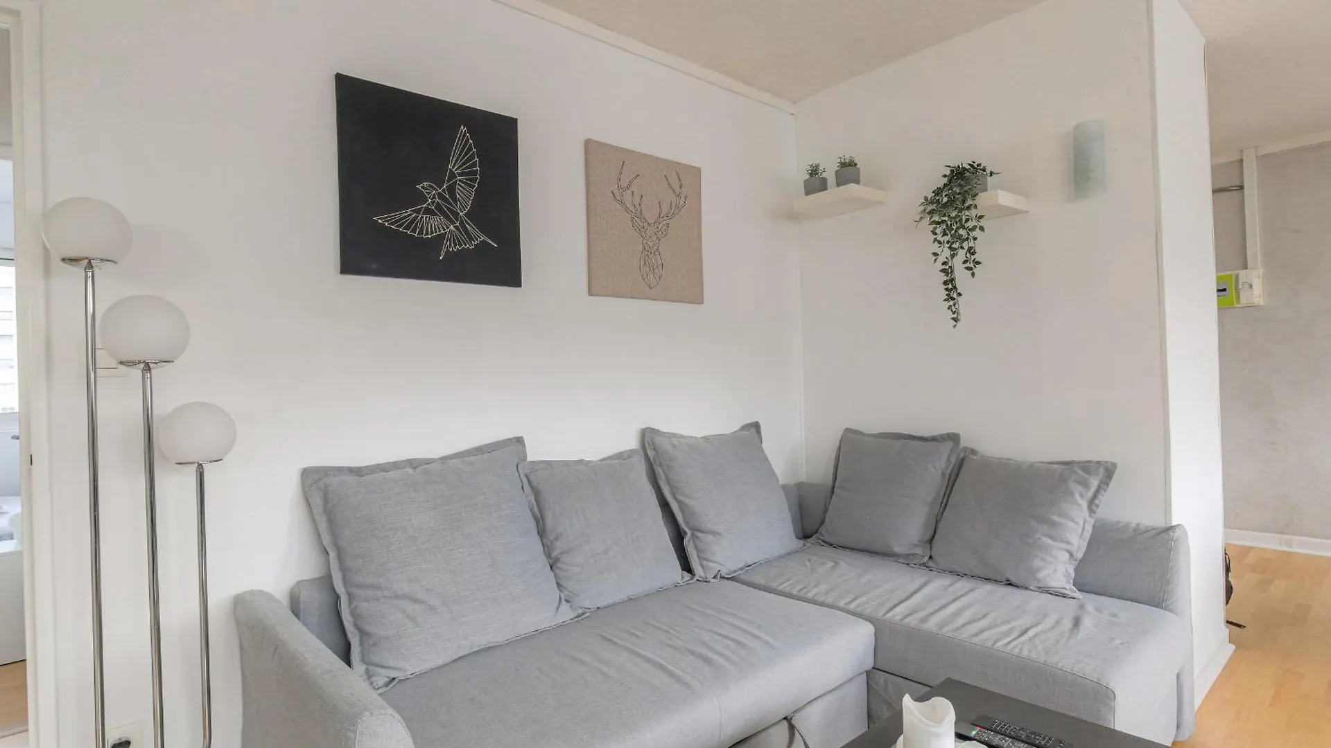 Lumineux Et Calme Avec Parking Gratuit Apartment Villeurbanne France