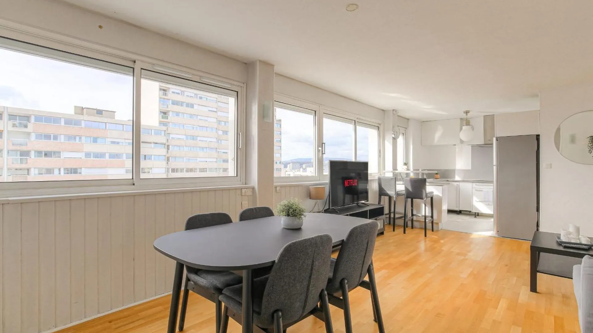 Lumineux Et Calme Avec Parking Gratuit Apartment Villeurbanne