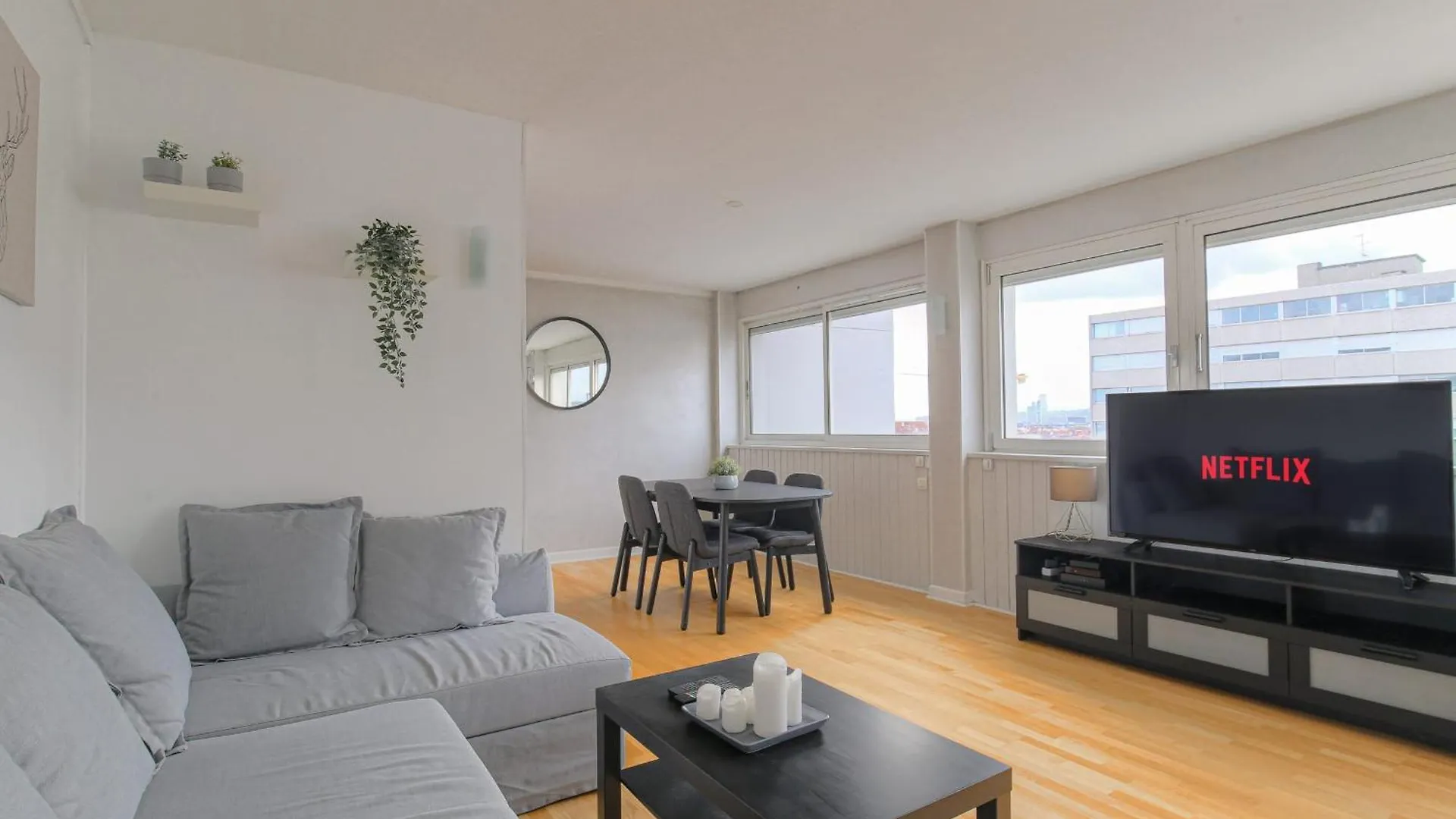 Lumineux Et Calme Avec Parking Gratuit Apartment Villeurbanne France
