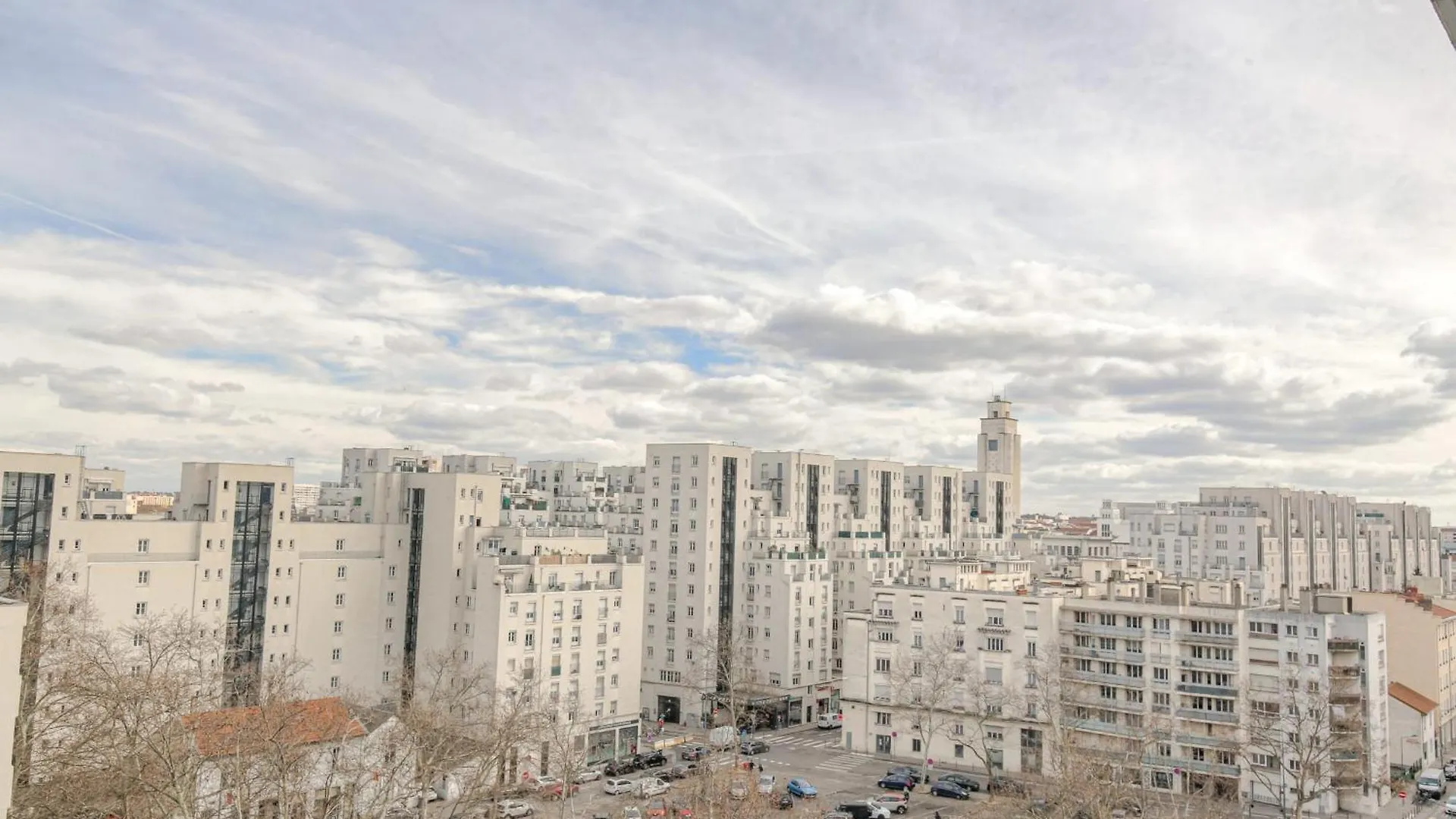 Lumineux Et Calme Avec Parking Gratuit Apartment Villeurbanne 0*,  France